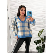 Жіночий светр у клітинку з глибоким V-подібним декольте